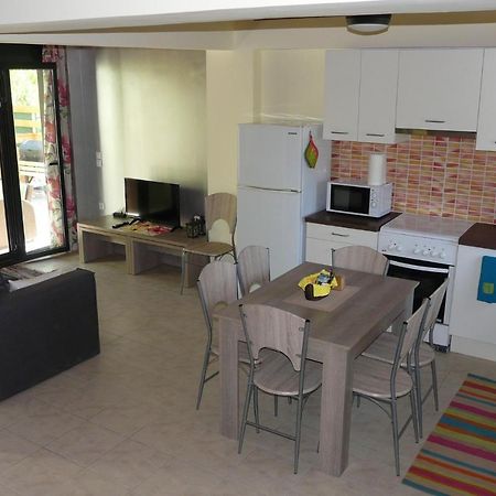Xi Beach Villa Emmanouela מראה חיצוני תמונה