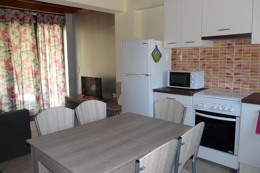 Xi Beach Villa Emmanouela מראה חיצוני תמונה