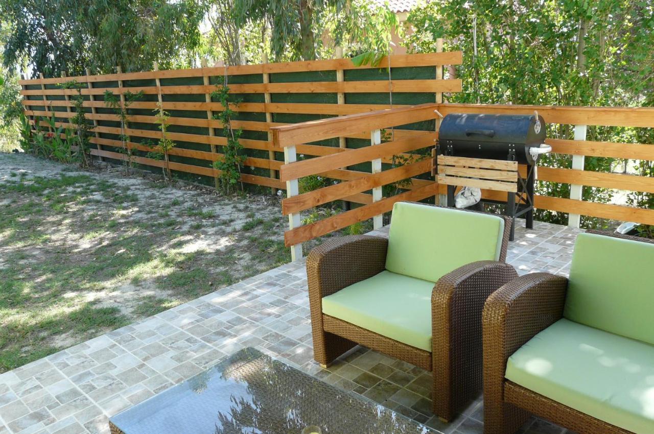 Xi Beach Villa Emmanouela מראה חיצוני תמונה