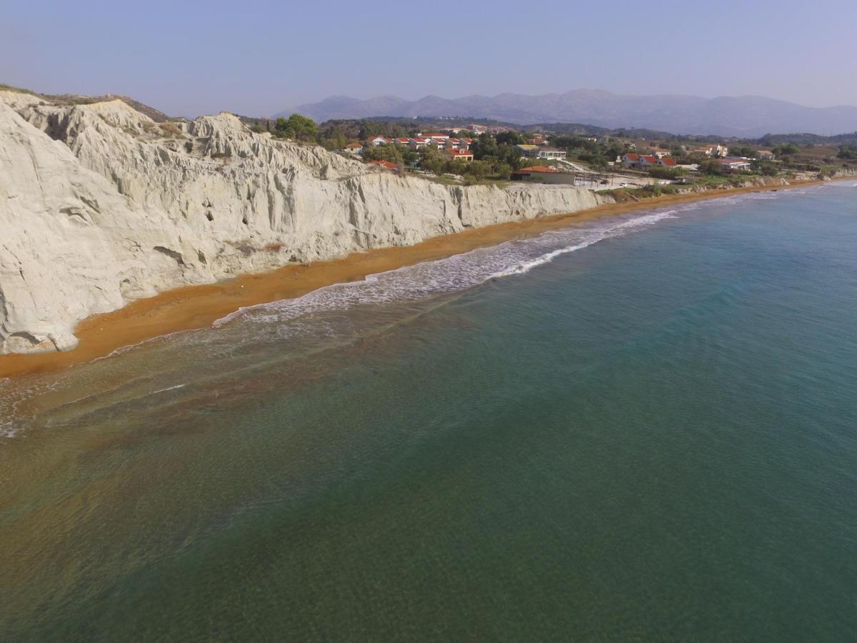 Xi Beach Villa Emmanouela מראה חיצוני תמונה