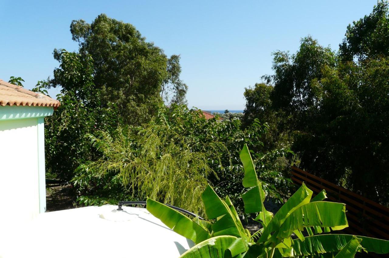 Xi Beach Villa Emmanouela מראה חיצוני תמונה